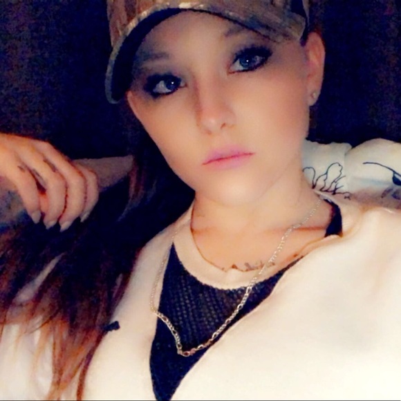 Meet your Posher, Lupita - Picture 1 of 1